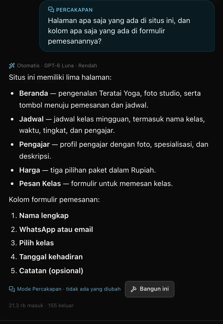 Pertanyaan di mode Percakapan tentang halaman-halaman situs, jawaban yang mencantumkan lima halaman dan lima kolom formulir pemesanan, dengan Mode Percakapan · tidak ada yang diubah dan tombol Bangun ini