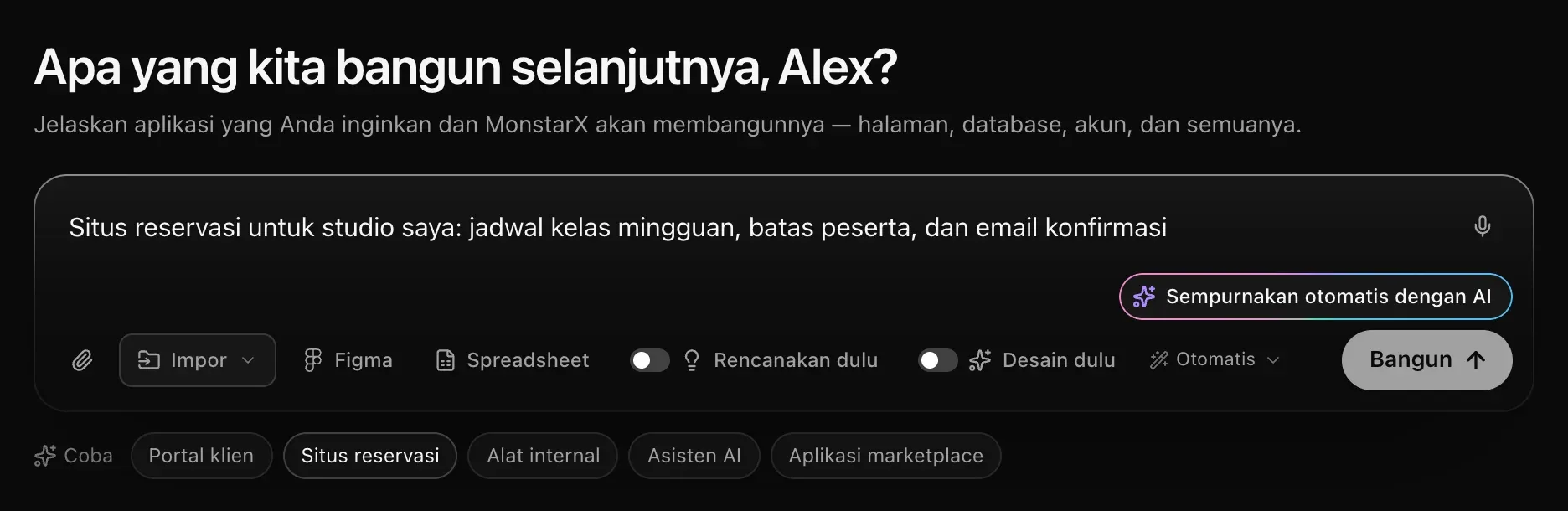 Kotak prompt berisi deskripsi situs reservasi, dengan mikrofon di pojoknya, tawaran Sempurnakan otomatis dengan AI di bawahnya, dan tombol Bangun yang siap ditekan