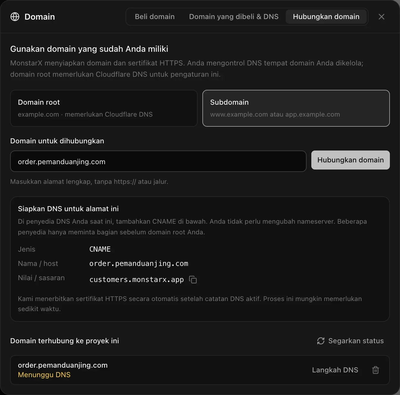 Hubungkan domain, Subdomain dipilih, order.pemanduanjing.com diketik. Siapkan DNS untuk alamat ini: Jenis CNAME, Nama / host order.pemanduanjing.com, Nilai / sasaran customers.monstarx.app, dengan tombol salin. Di bawahnya, Domain terhubung ke proyek ini mencantumkan order.pemanduanjing.com, Menunggu DNS