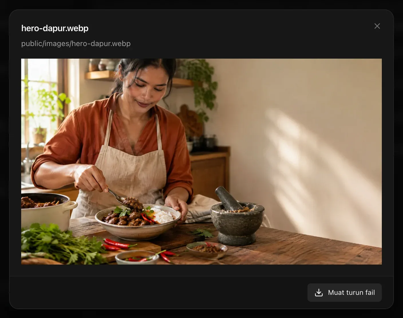 Pratonton gambar aplikasi hero-dapur.webp, seorang tukang masak menghidang lauk di dapur, dengan nama failnya, laluan storannya di bawah public/images dan butang Muat turun fail