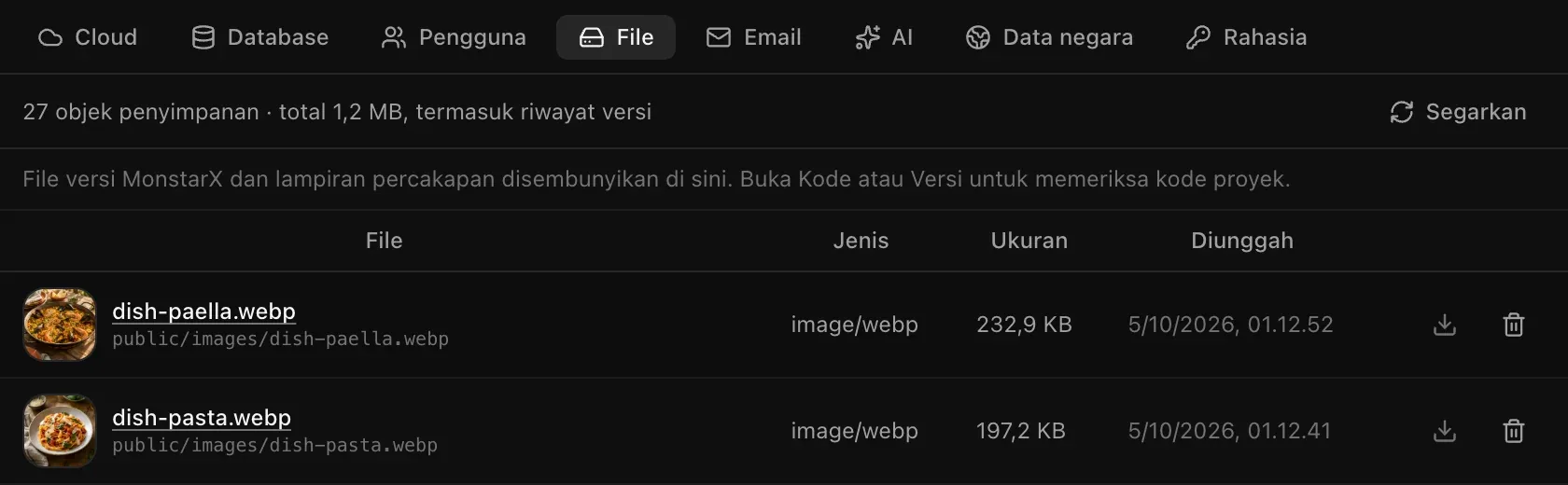 Bagian File di Backend untuk Catatan Dapur: 27 objek penyimpanan, lalu dua foto masakan di public/images (dish-paella.webp dan dish-pasta.webp), masing-masing dengan gambar mini, jenis image/webp, ukuran, waktu unggah, tombol unduh, dan tombol hapus