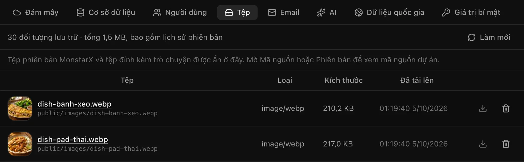 Mục Tệp trong Dịch vụ đám mây của Sổ Tay Bếp Nhà: 30 đối tượng lưu trữ, đầu danh sách là hai ảnh món ăn trong public/images (dish-banh-xeo.webp và dish-pad-thai.webp), mỗi ảnh có ảnh thu nhỏ, loại image/webp, kích thước, thời điểm tải lên, nút tải xuống và nút xóa