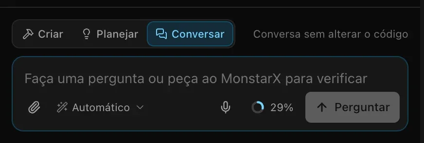 A caixa de mensagem no modo Conversar: o seletor em Conversar com a dica Conversa sem alterar o código, o texto de exemplo Faça uma pergunta ou peça ao MonstarX para verificar e um botão Perguntar