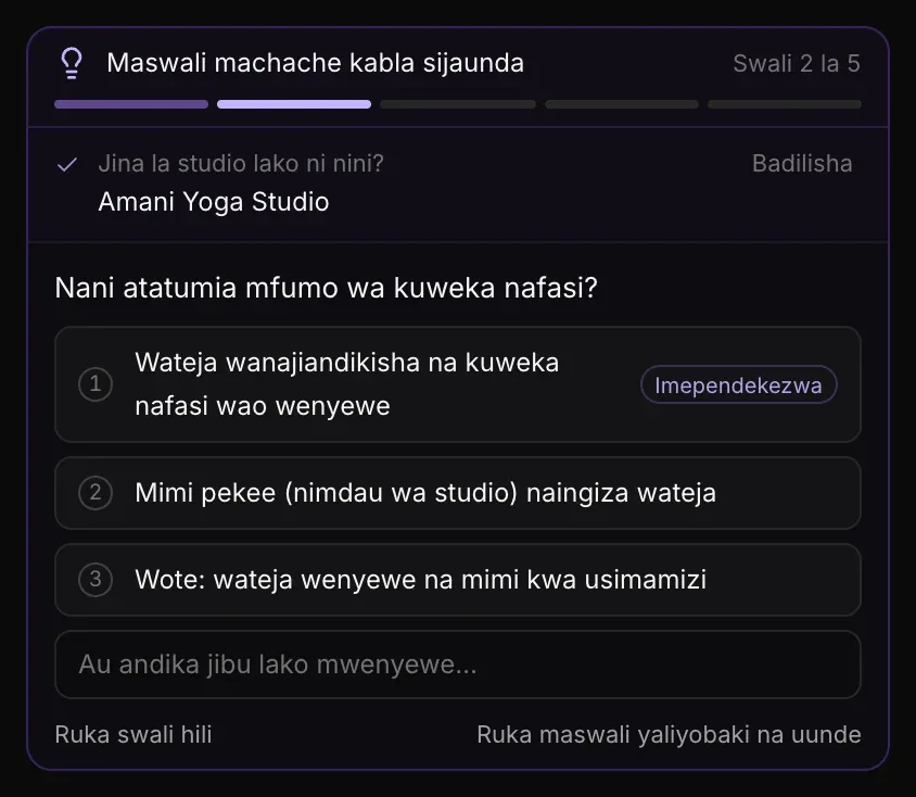 Swali 2 la 5, kuhusu nani atatumia mfumo wa kuweka nafasi, likiwa na majibu matatu yenye nambari, la kwanza likiwa na alama ya Imependekezwa, Au andika jibu lako mwenyewe…, Ruka swali hili na Ruka maswali yaliyobaki na uunde