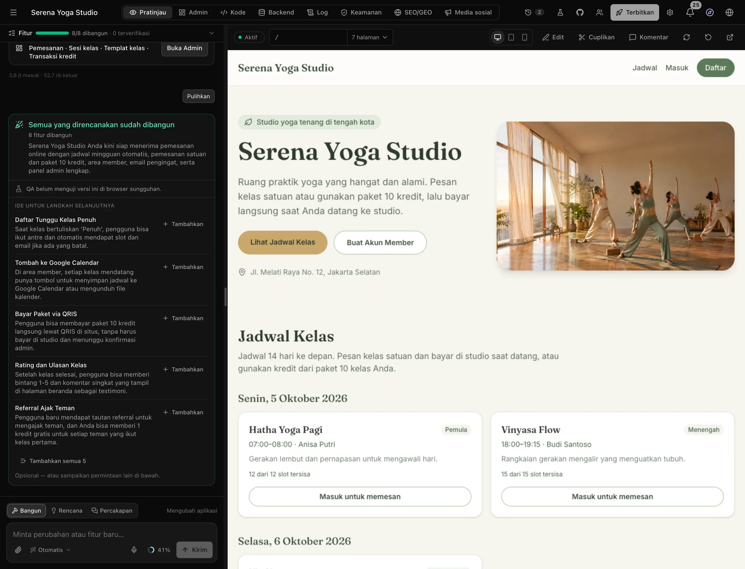 Ruang kerja setelah aplikasi dibangun: situs Serena Yoga Studio bernuansa krem dan hijau sage di pratinjau, dengan jadwal kelas per hari, dengan Semua yang direncanakan sudah dibangun — 8 fitur dibangun — di percakapan