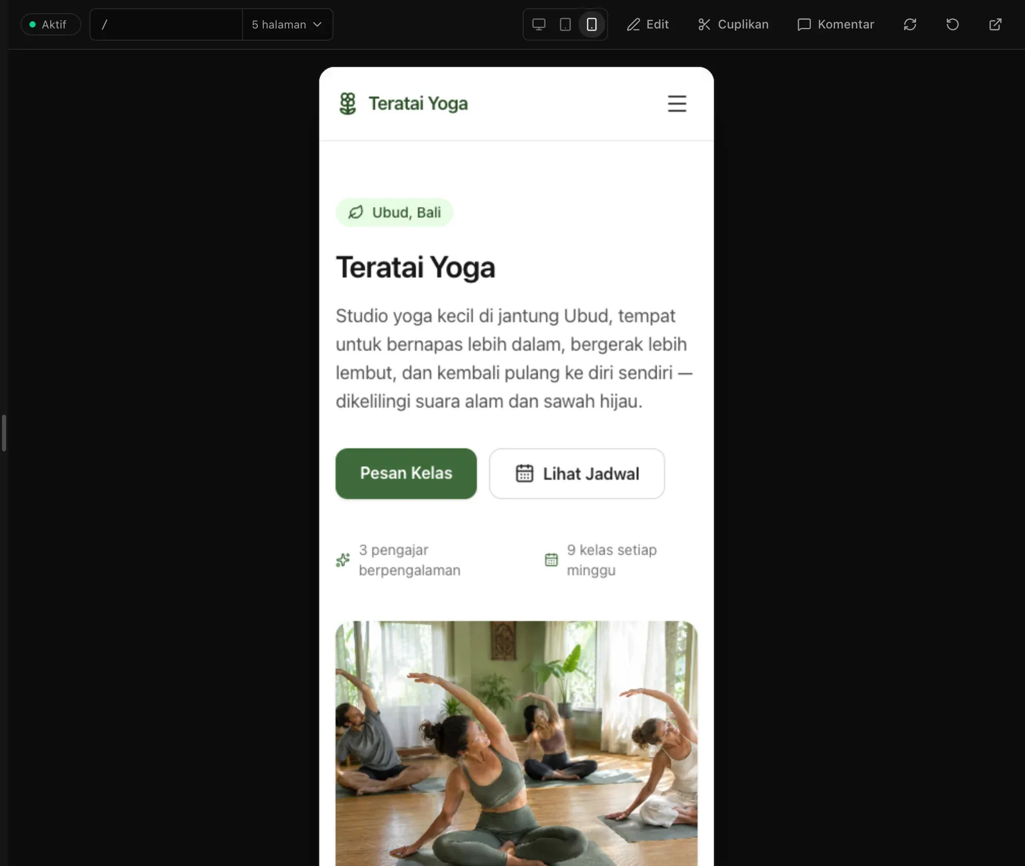 Halaman beranda Teratai Yoga di pratinjau selebar ponsel, dengan navigasi terlipat menjadi tombol menu dan foto di bawah teks