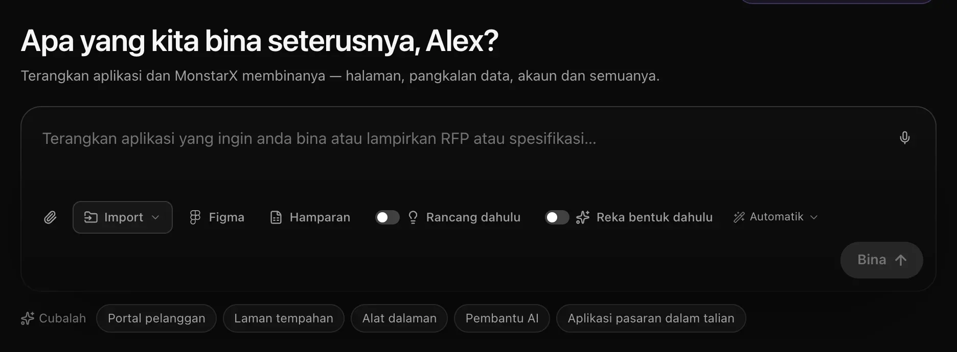 Kotak prom di bawah tajuk Apa yang kita bina seterusnya, Alex?: Terangkan aplikasi yang ingin anda bina atau lampirkan RFP atau spesifikasi…, mikrofon di penjuru kanan atas, ikon klip kertas, Import, pintasan Figma dan Hamparan, suis Rancang dahulu dan Reka bentuk dahulu, butang model Automatik dan Bina, serta idea permulaan Portal pelanggan, Laman tempahan, Alat dalaman, Pembantu AI dan Aplikasi pasaran dalam talian di bawahnya