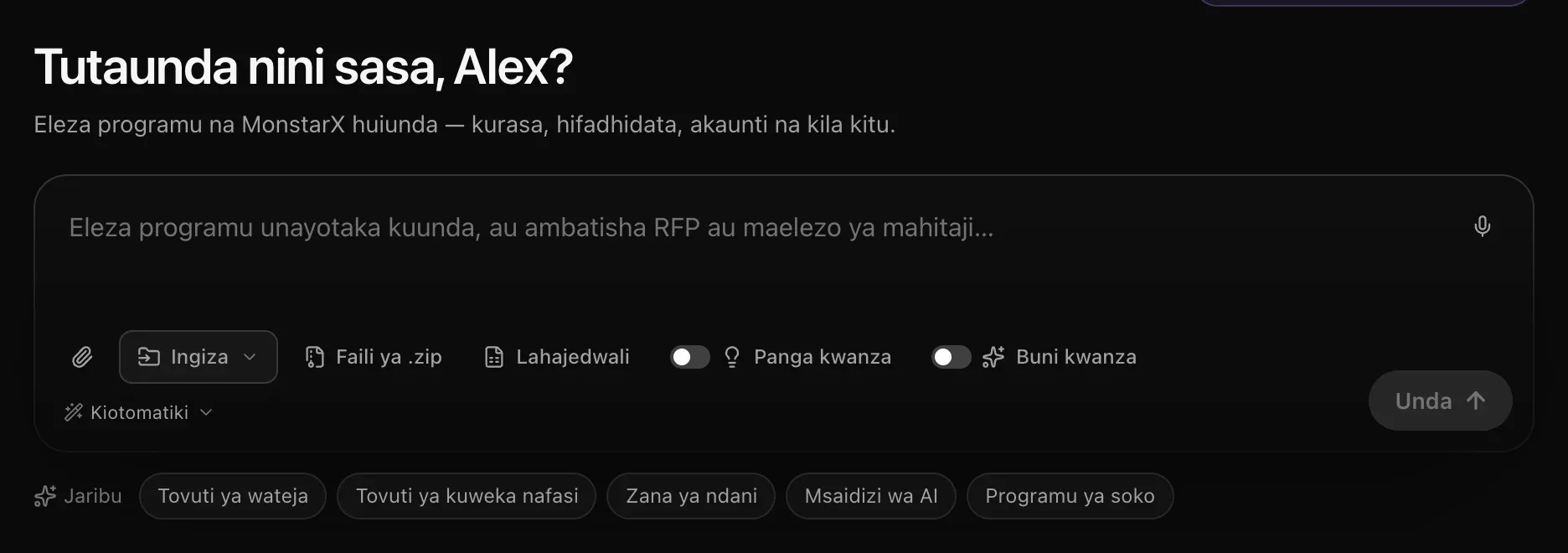 Kisanduku cha ombi chini ya Tutaunda nini sasa, Alex?: Eleza programu unayotaka kuunda, au ambatisha RFP au maelezo ya mahitaji…, maikrofoni juu kulia, kibanio cha karatasi, Ingiza, njia za mkato za GitHub na Faili ya .zip, swichi za Panga kwanza na Buni kwanza, kitufe cha modeli Kiotomatiki na Unda, na mawazo ya kuanzia Tovuti ya wateja, Tovuti ya kuweka nafasi, Zana ya ndani, Msaidizi wa AI na Programu ya soko chini yake
