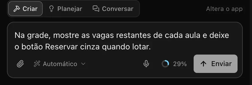 A caixa de texto no modo Criar com uma solicitação digitada: Na grade, mostre as vagas restantes de cada aula e deixe o botão Reservar cinza quando lotar