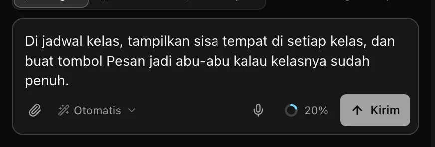 Kotak prompt di mode Bangun dengan permintaan yang sudah diketik: di jadwal kelas, tampilkan sisa tempat di setiap kelas, dan buat tombol Pesan berwarna abu-abu saat kelas sudah penuh