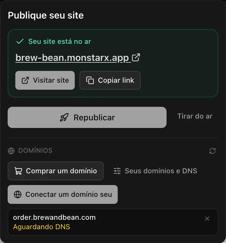 O menu Publicar com o app no ar e, em Domínios, o domínio conectado order.brewandbean.com marcado como Aguardando DNS, ao lado de Comprar um domínio, Seus domínios e DNS e Conectar um domínio seu