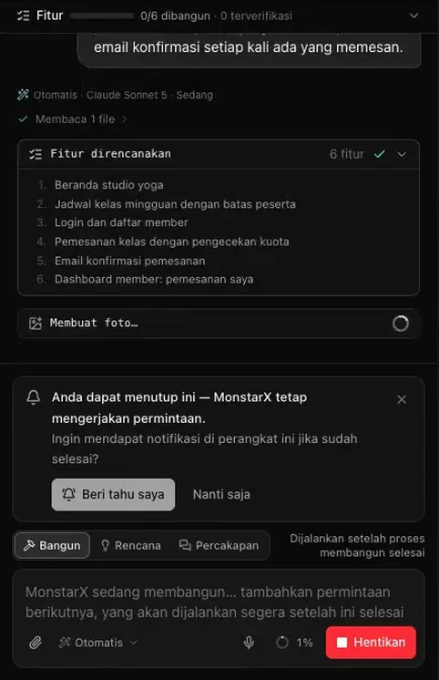 Percakapan saat situs yoga sedang dibangun: akhir permintaan, lalu Fitur direncanakan dengan enam fitur untuk situs reservasi studio yoga — Beranda studio yoga, Jadwal kelas mingguan dengan batas peserta, Login dan daftar member, Pemesanan kelas dengan pengecekan kuota, Email konfirmasi pemesanan, dan Dashboard member: pemesanan saya — lalu Membuat foto…, kartu Anda dapat menutup ini, dan kotak prompt dengan petunjuk Dijalankan setelah proses membangun selesai