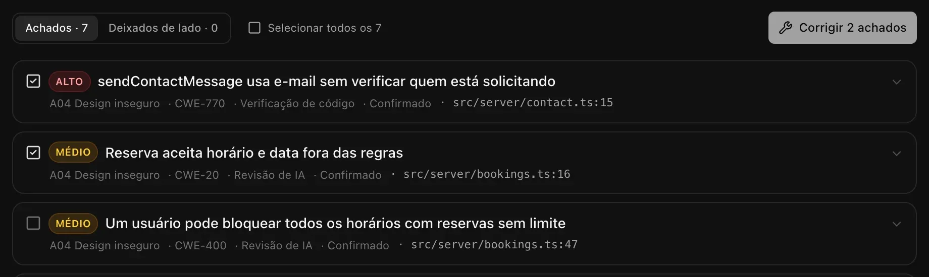 Dois achados marcados (um alto e um médio) e um botão Corrigir 2 achados