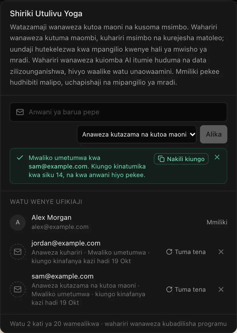 Baada ya kualika: ujumbe wa kijani Mwaliko umetumwa kwa sam@example.com. Kiungo kinatumika kwa siku 14, na kwa anwani hiyo pekee, pamoja na kitufe cha Nakili kiungo. Watu wenye ufikiaji inaorodhesha jordan@example.com, Anaweza kuhariri, Mwaliko umetumwa, na sam@example.com, Anaweza kutazama na kutoa maoni, Mwaliko umetumwa, kila mmoja akiwa na Tuma tena na kitufe cha kuondoa mwaliko