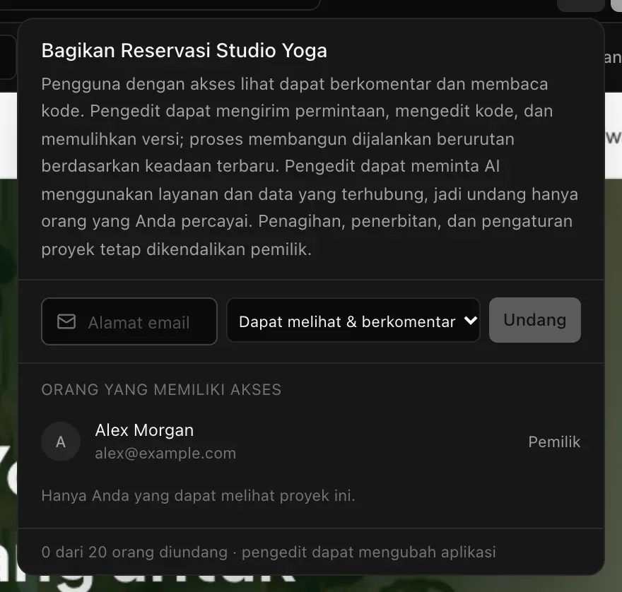 Panel Bagikan: kolom alamat email dengan pilihan Dapat melihat & berkomentar dan tombol Undang, serta Orang yang memiliki akses yang mencantumkan pemilik proyek sebagai Pemilik