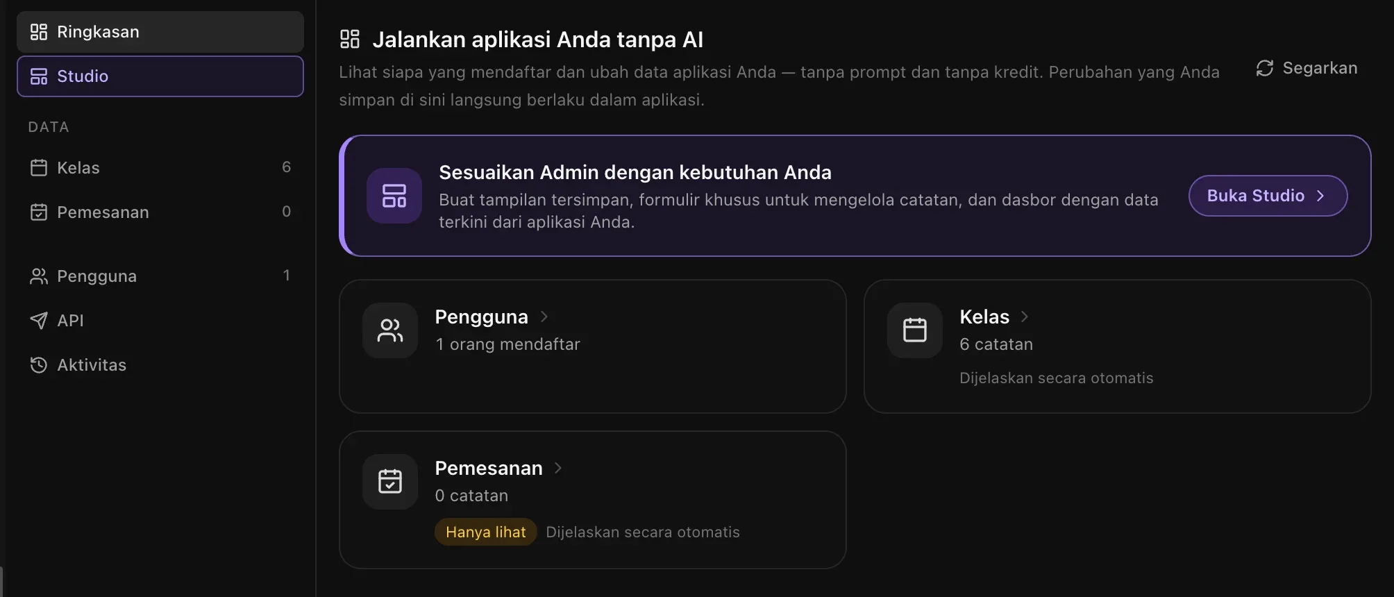 Tab Admin: Ringkasan, Studio, tabel data Kelas dan Pemesanan, Pengguna, API, dan Aktivitas, dengan kartu untuk menyesuaikan Admin dan jumlah pengguna, reservasi, dan kelas