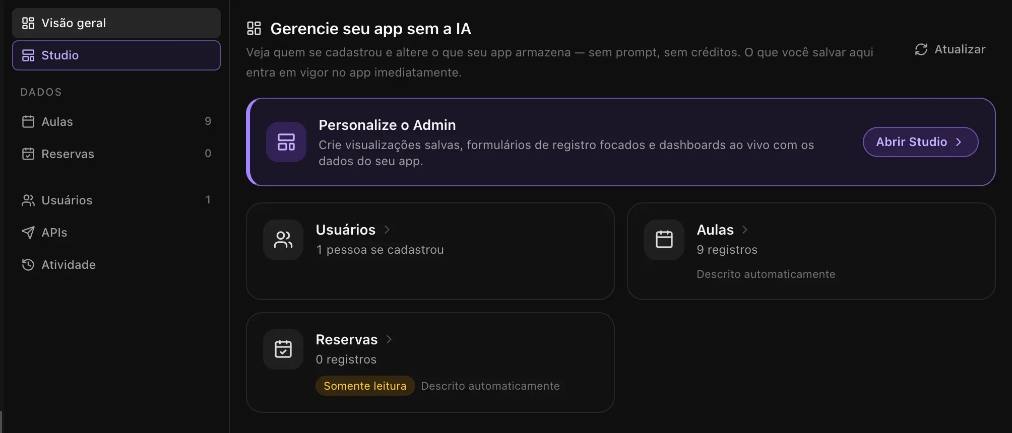 A aba Admin: Visão geral, Studio, as tabelas de dados Aulas (9) e Reservas (0), Usuários, APIs e Atividade, com o cartão Personalize o Admin e os cartões Usuários (1 pessoa se cadastrou), Aulas (9 registros) e Reservas (0 registros)